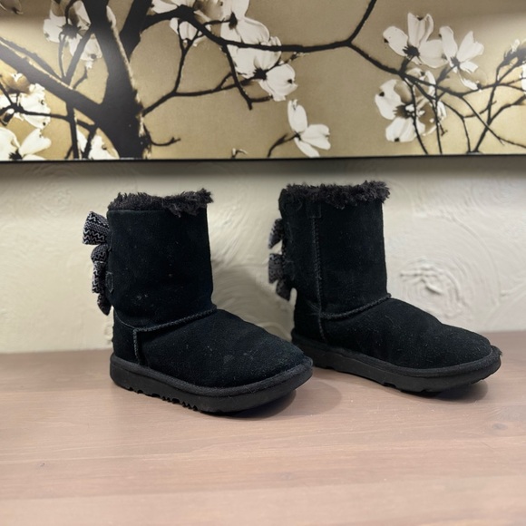UGG® Bailey Bow II Boot - Toddler / Little Kid - Black 13c - Picture 2 of 7